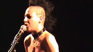 Padarė netvarką ir pakliuvom Chloe Lamour.