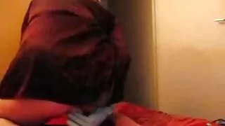 Seksas su mažu gaidžiu ir gondola.