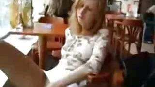 Tamsiaplaukė moksleivė suviliojo istorijos mokytoją ir jį pakliuvom.