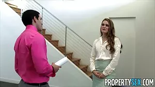 Elegantiškas seksas vonios kambaryje.