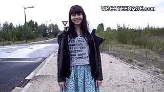 Nepatyręs bando ranką sekso metu liejimas.