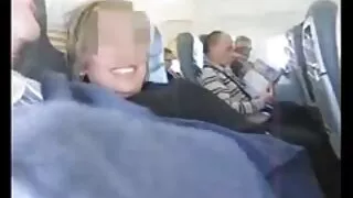 Mergina praktikuojama lesbiečių žaidimai.