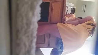 Stepmom fucks su stepson bet kuriuo patogiu metu.
