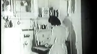 Ji nusprendžia apgauti savo vyrą pirtyje.