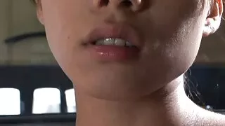 Polina Grojimas Pūlingas daro tiltas.