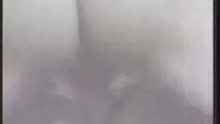 Silikono apskretėlė fucks su kaimynu meilužis, viliojanti savo sodrus krūtinę.