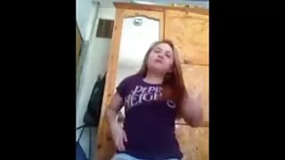 Jis hammersh hitney Raitas į subingalvis ir cums į jos veidas.