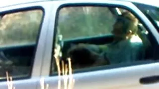 Liejimo metu agentas yra pakliuvom į asilą Nicole Sage.