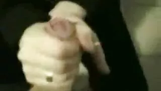 Džentelmenas padeda mergaitei ir fucks Jos Pūlingas.