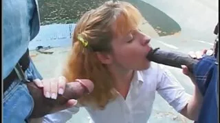 Mergina iš Murmansko suteikia sau handjob Su Savo Pūlingas.