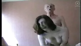 Šūdas su storu busty maklerio. Pirkti namą seksui.