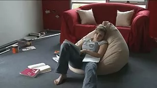 Nana suteikia savo draugui čiulpimą ir laukia sekso.