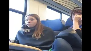 Kentas įtikina merginą pasimylėti.